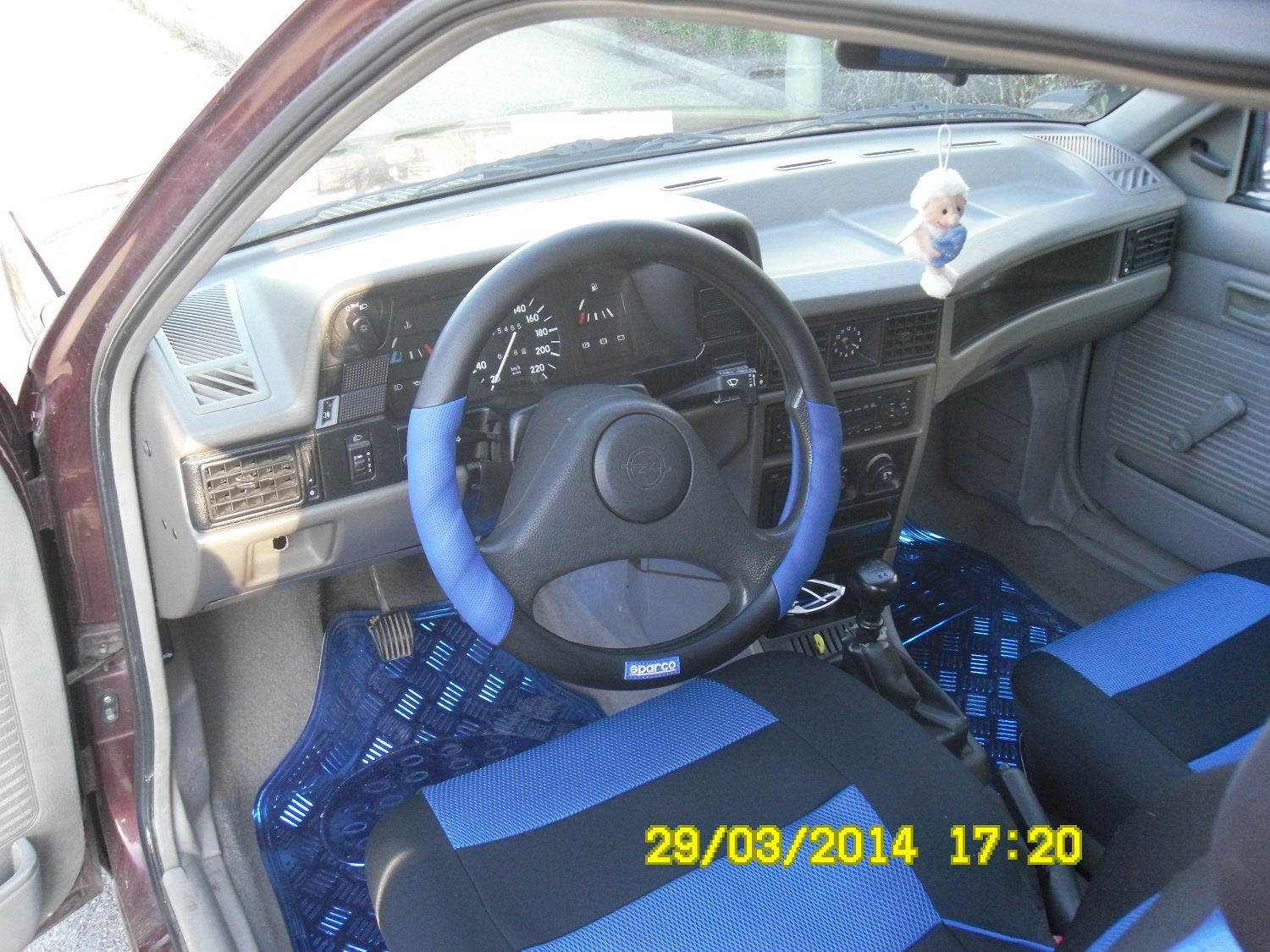 Lenkradbezug natürlich auch in Blau