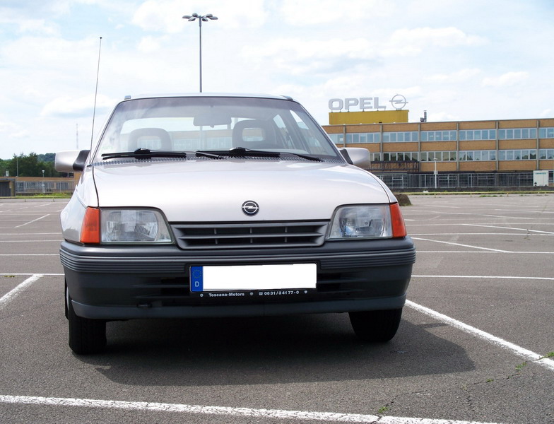 2014 - Vor dem Opelwerk in Kaiserslautern