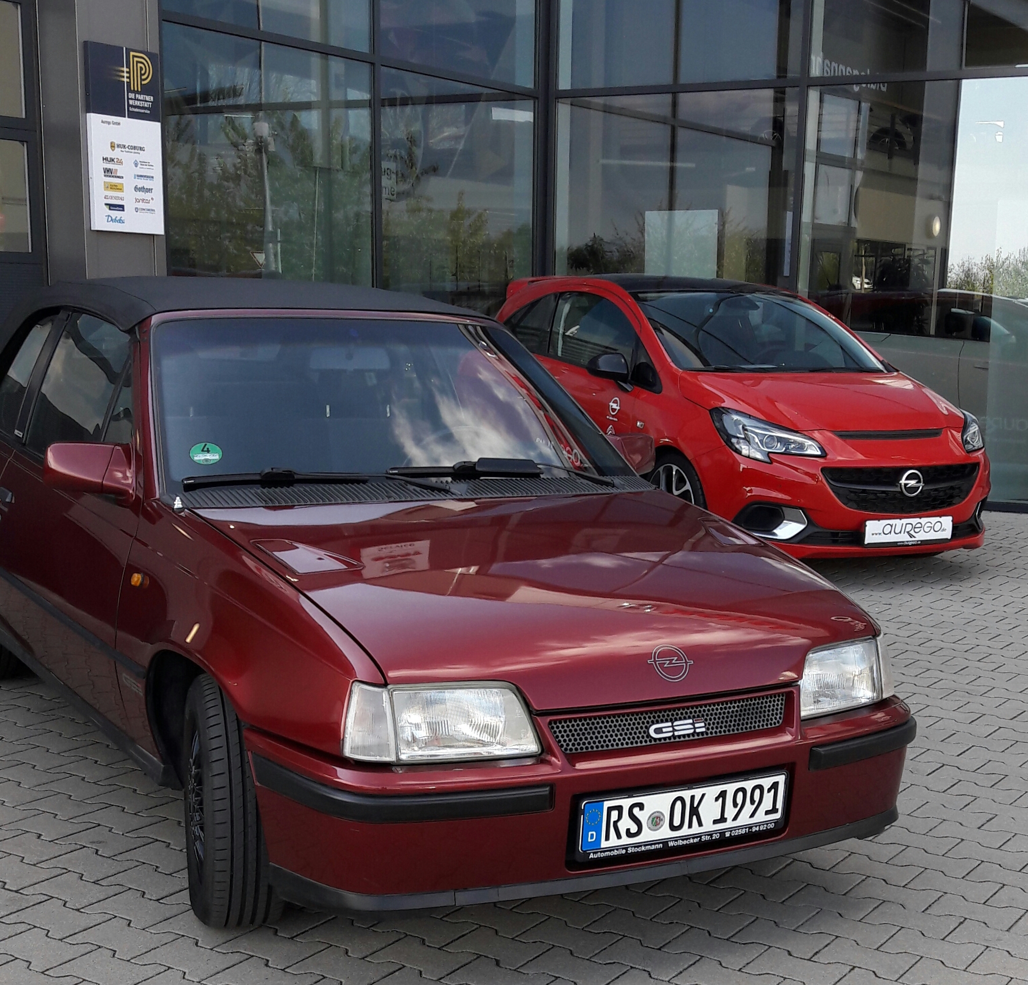 Mein Kadett neben einen etwas neueren Opel :-)