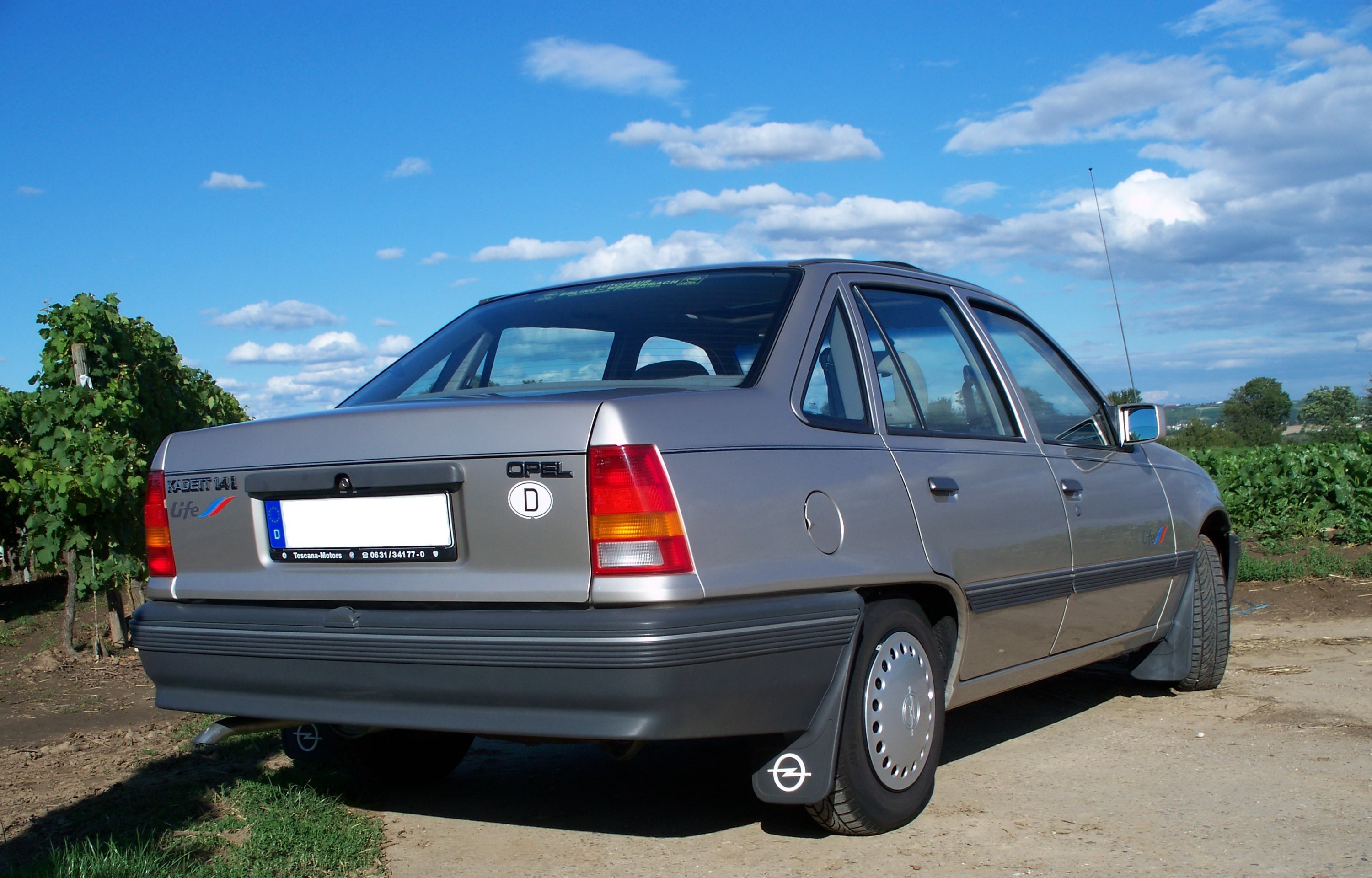 Opel Kadett E Stufenheck 1.4i