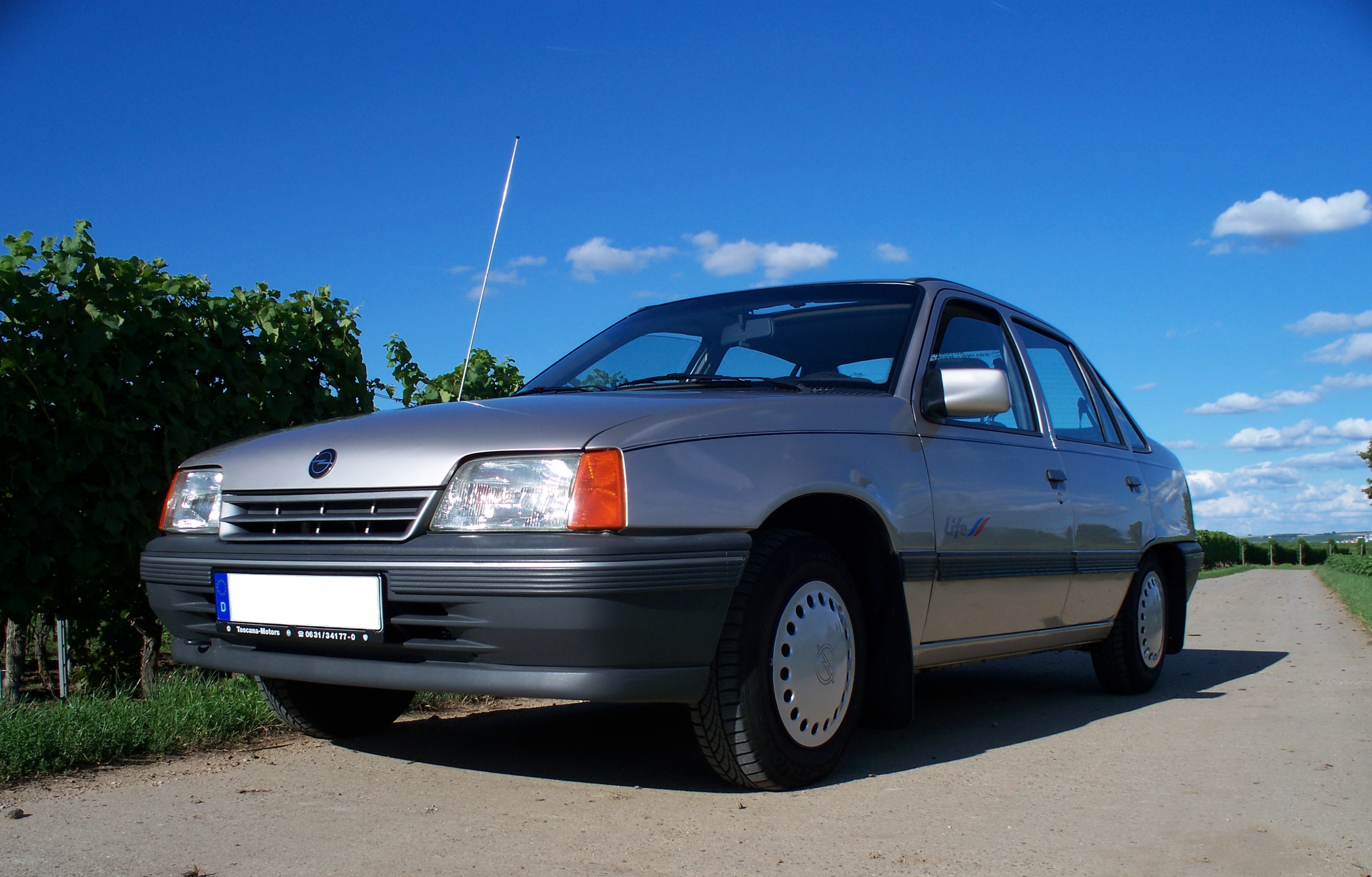 Opel Kadett E Stufenheck 1.4i