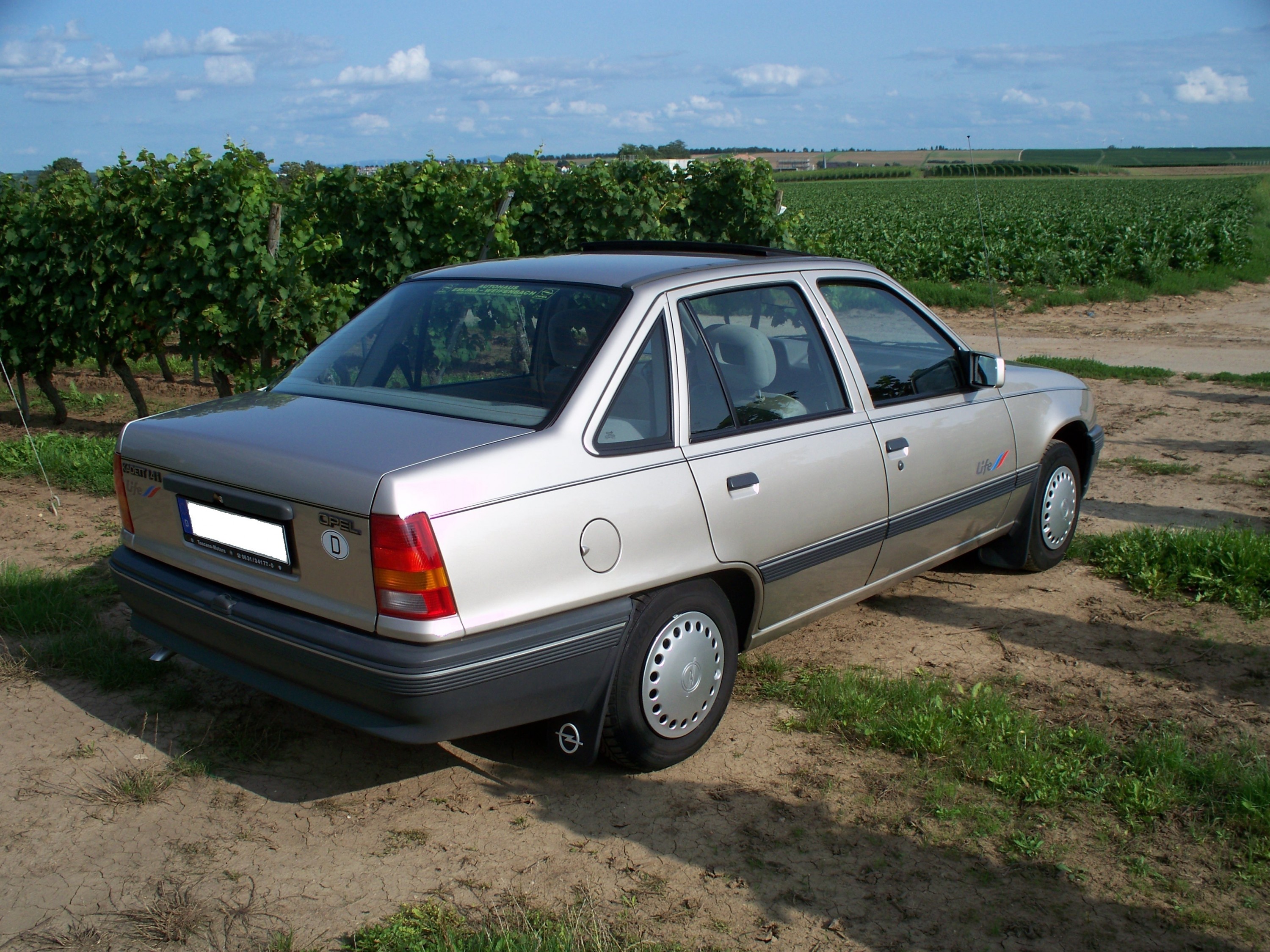 Opel Kadett E Stufenheck 1.4i