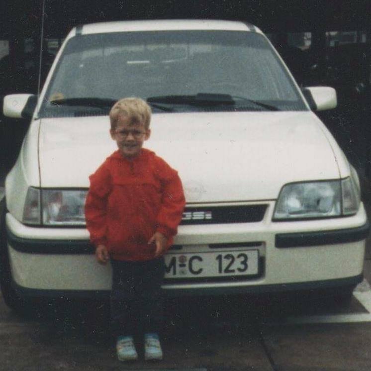 Ich mit 6 Jahren ca,(1990) :-)