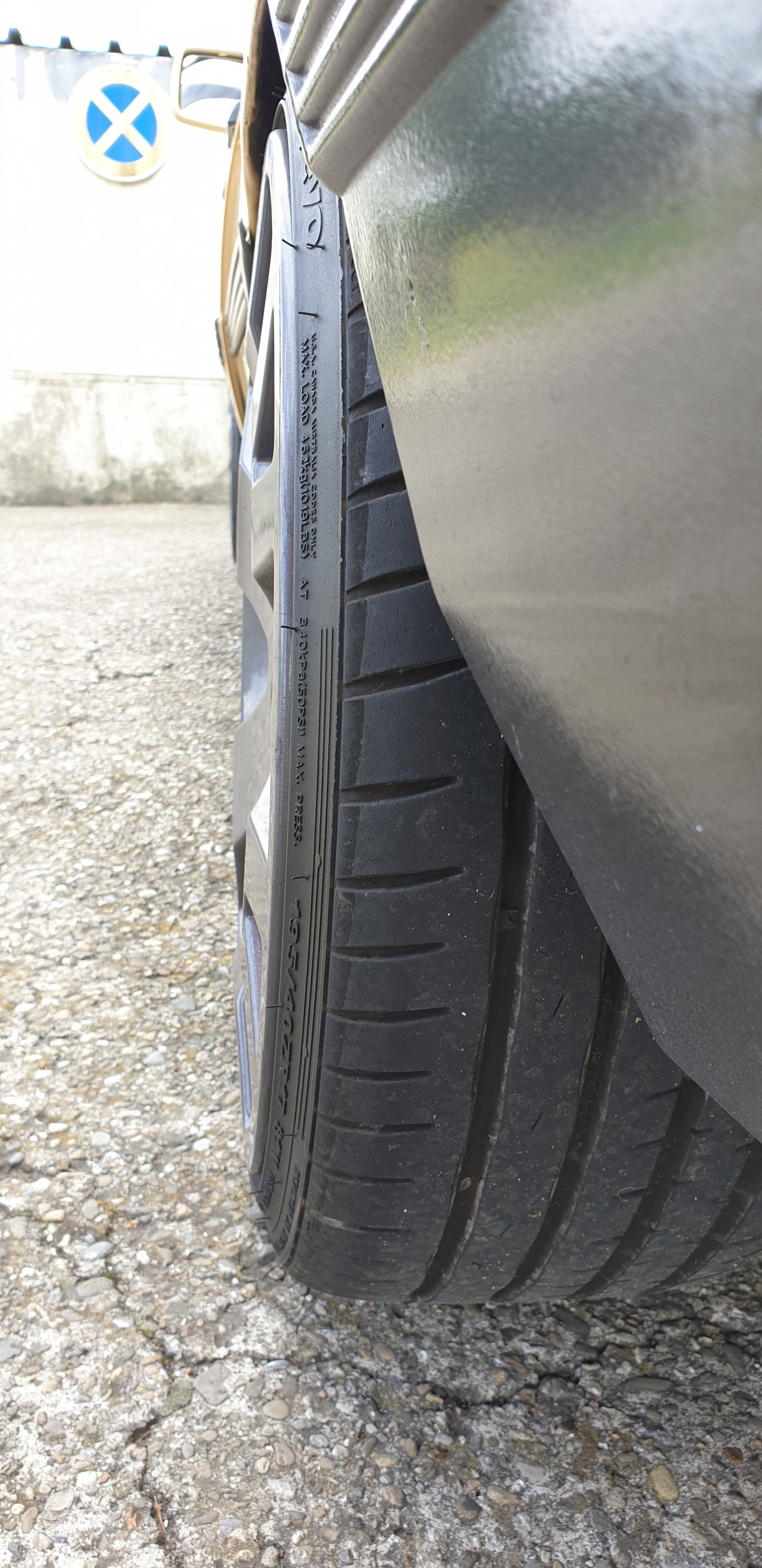 Neue Schuhe machen Autos