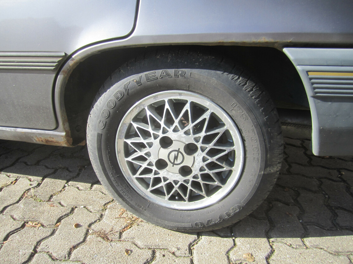 Opel Kadett E 1,6i Stufenheck Tiffany