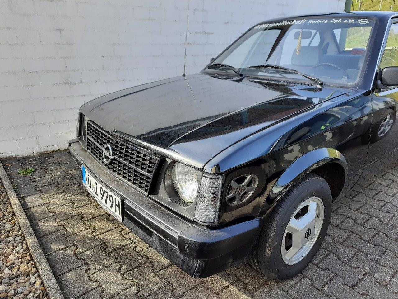 Kleine Heckklappe vorne