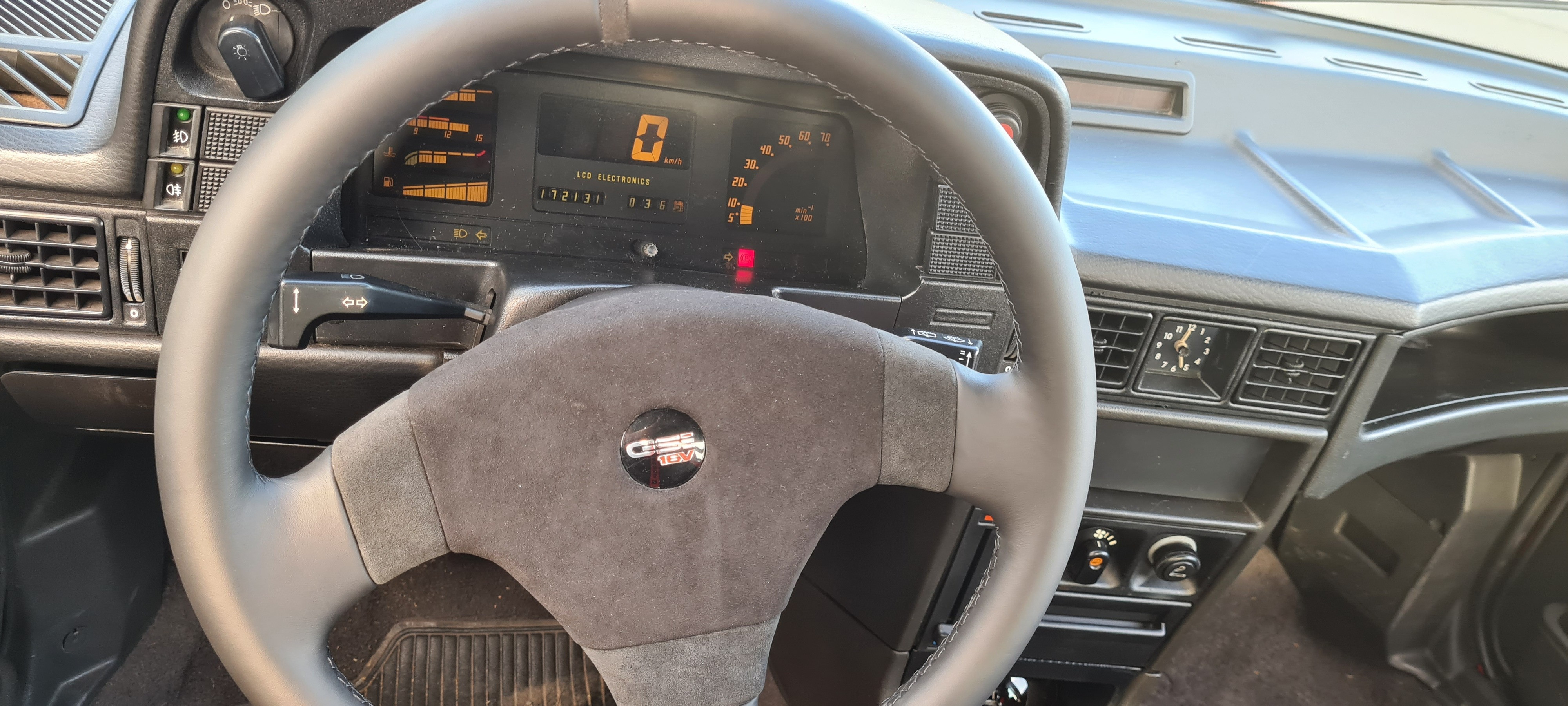 Original Lenkrad , mit Leder und Alcantara verfeinert