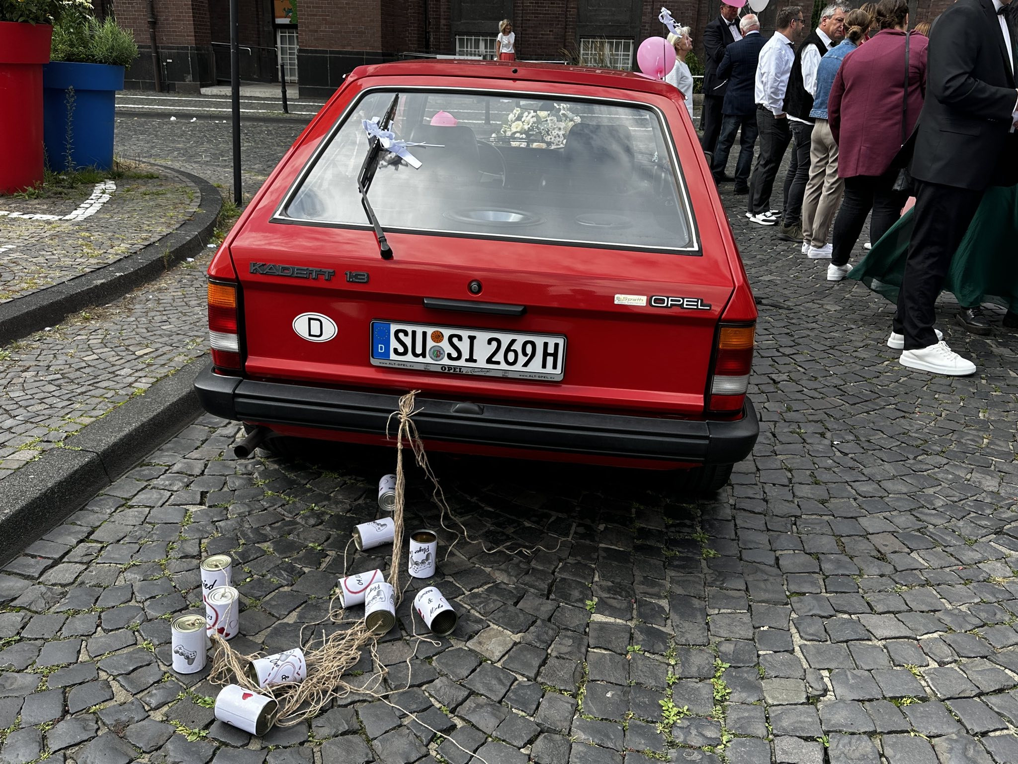 Susi 2 als Brautauto vorm Standesamt in Bottrop
