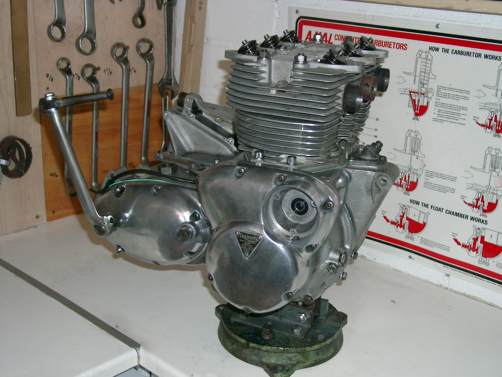 Motor Triumph Trident T150V 850cc